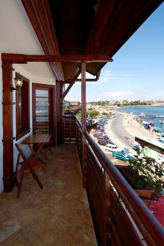 Отель Hotel Saint Nikola Несебр Двухместный номер с 1 кроватью или 2 отдельными кроватями, вид на море (для 2 взрослых и 1 ребенка)-20