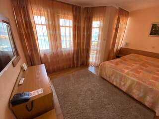 Отель Hotel Saint Nikola Несебр Люкс с 1 спальней и видом на море (для 3 взрослых)-3